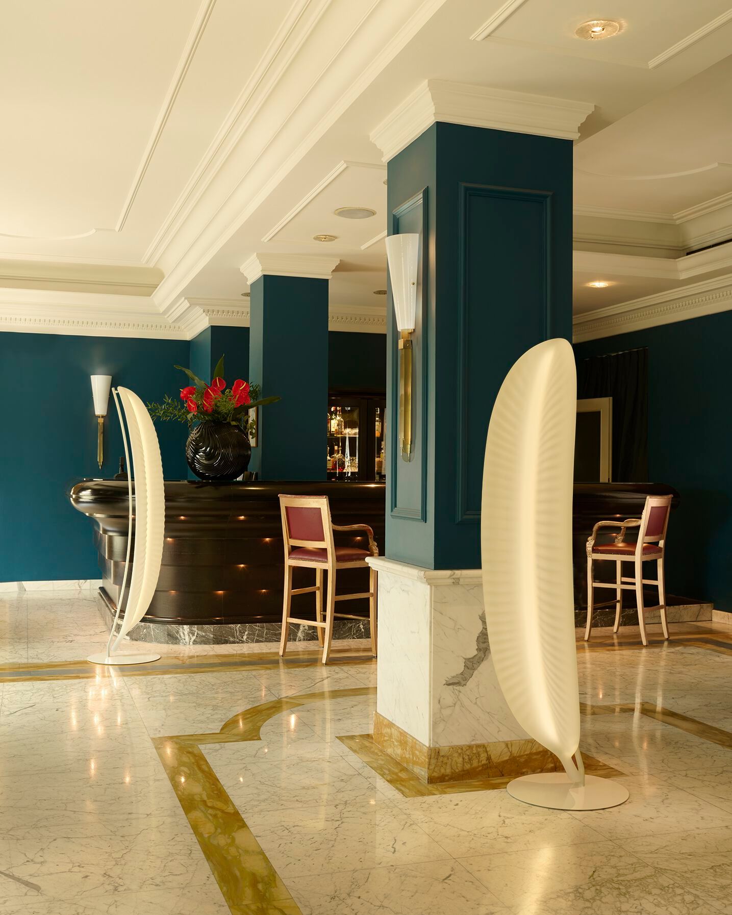 Светодиодный напольный светильник из полиэтилена SLIDE банановый лист ARCH-00033123 - Вид №1