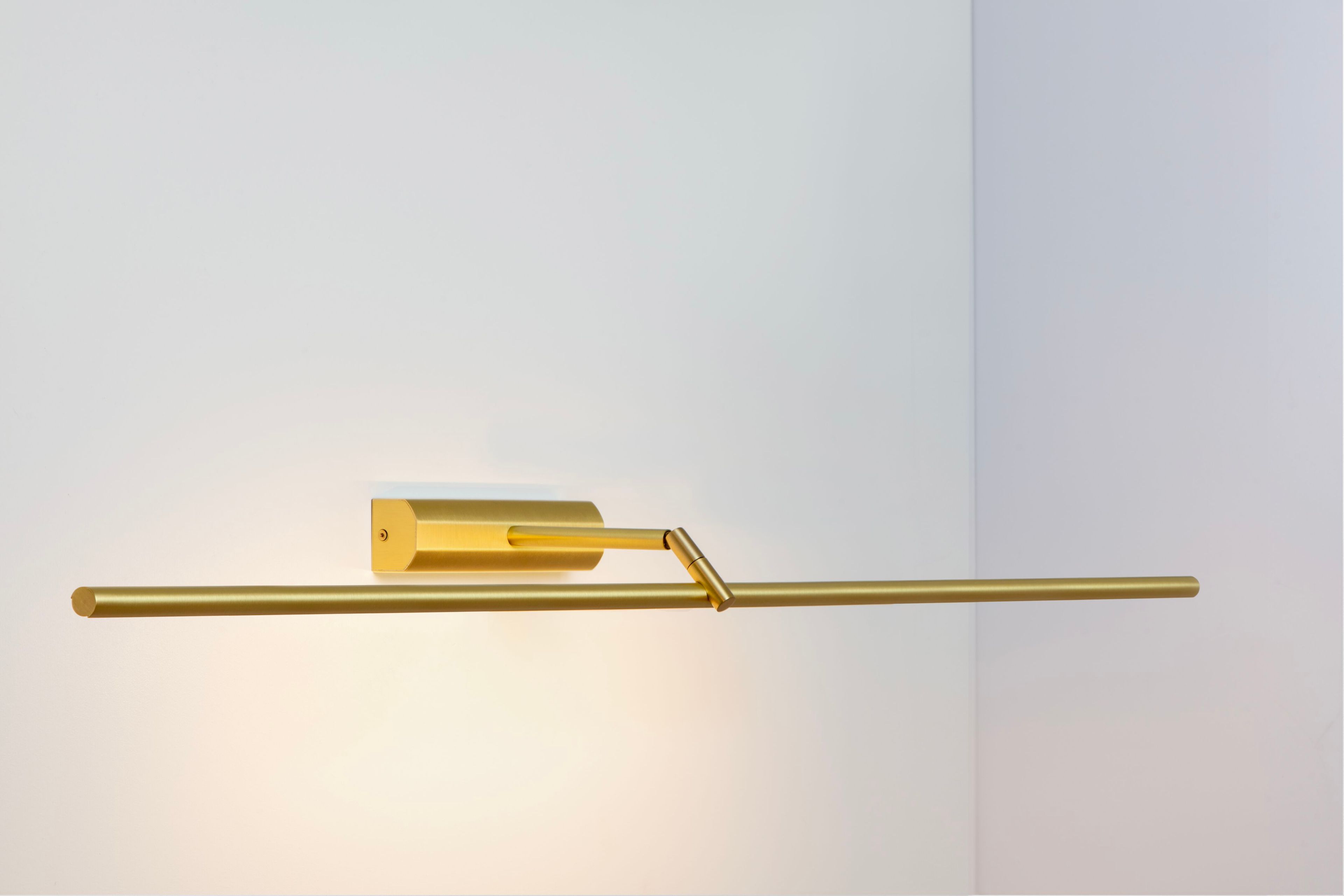 Латунный светодиодный настенный светильник для картин CVL Luminaires Airy ARCH-00060345 - Вид №26