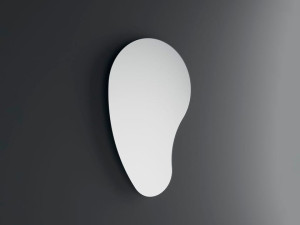 Настенное зеркало для ванной комнаты