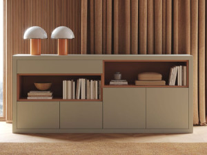 Шкаф с распашными дверями