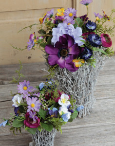 5701 111 a3 Композиция из искусственных цветов с ротангом, 38 см, темно-синяя H-andreas