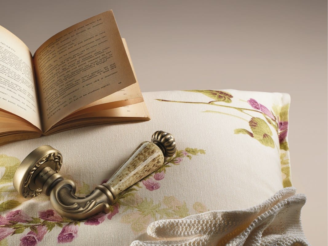 Классический стиль латунная ручка на пластине LINEA CALI' фарфоровая Нимфа ARCH-00038591 - Вид №1