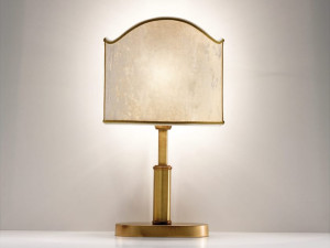 Металлическая настольная лампа с бархатным абажуром