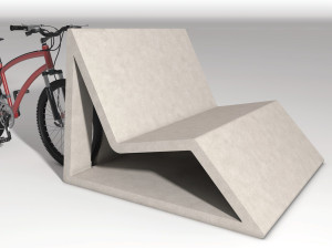 Реконструированная каменная скамья со спинкой