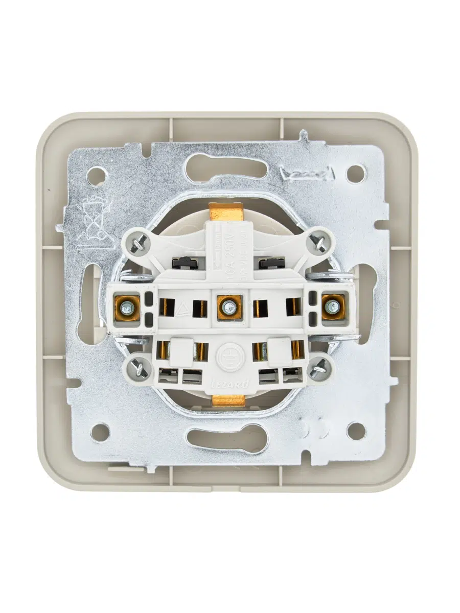 ASTI Розетка с защитой от детей ПБТ крем LEZARD 7081-0303-124B - Вид №1