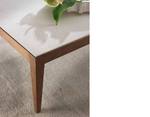 Квадратный низкий журнальный столик