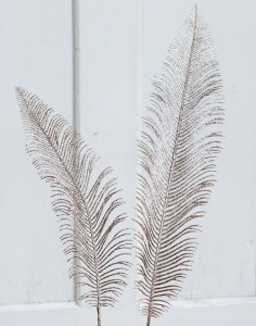 1442 394 a2 Стебель папоротника искусственный с глиттером, 63 см, шампанское-камелия H-andreas