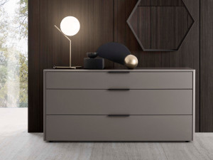 Деревянный комод