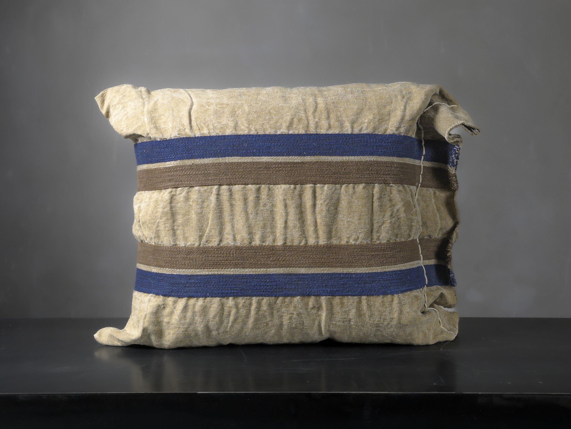 Льняная и хлопковая квадратная подушка The House of Lyria GALEOPSIS ARCH-00052033