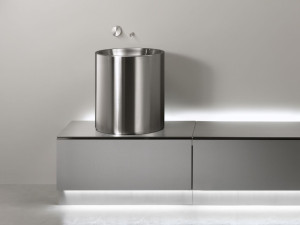 Санитарный модуль из матовой стали для умывальника