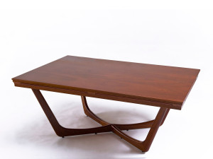 Прямоугольный журнальный столик из красного дерева