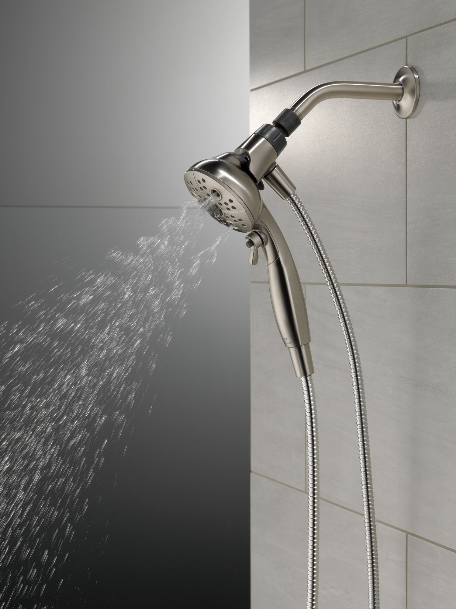 Ручной душ SureDock ™ с 5 настройками Delta Faucet 75507SN - Вид №15