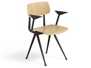 Деревянный стул с подлокотниками