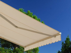 Моторизованный солнцезащитный козырек