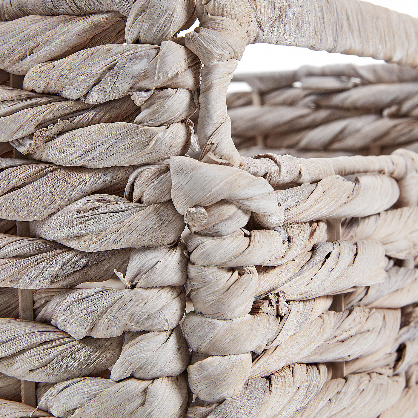 048626 Плетеная корзина Woody белая La Forma Words