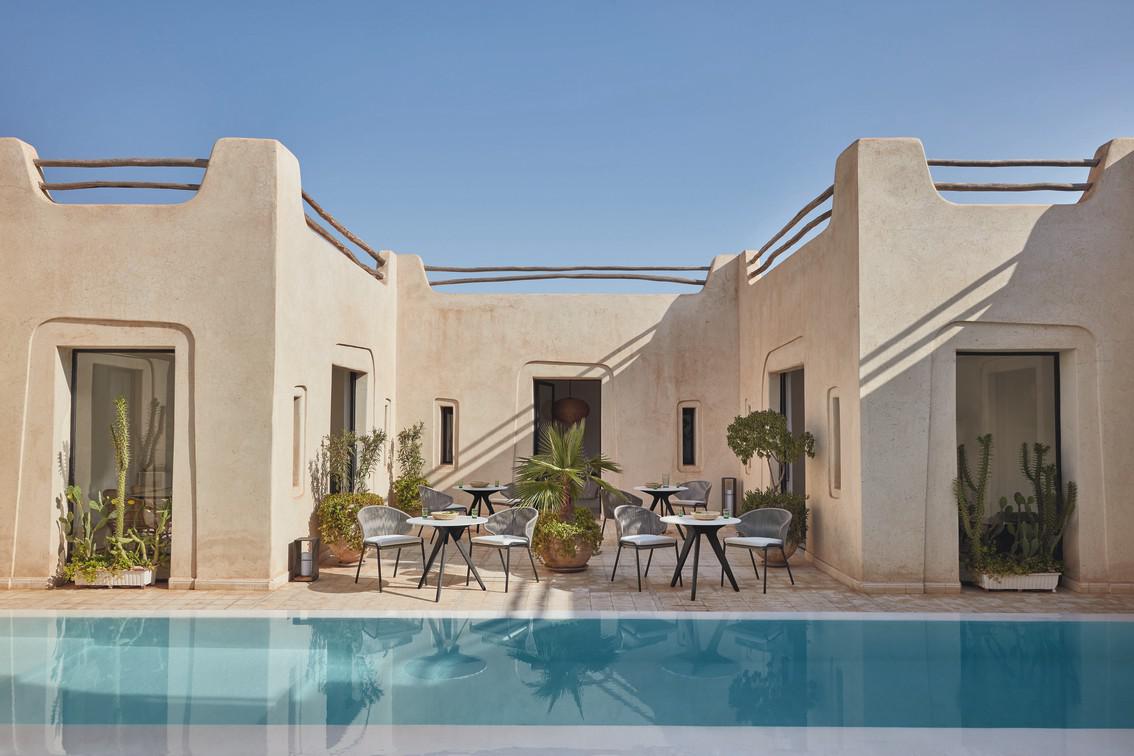 MNST984 Обеденный стол teak ⌀125см Manutti Torsa - Вид №19