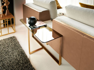 Стеклянный журнальный столик