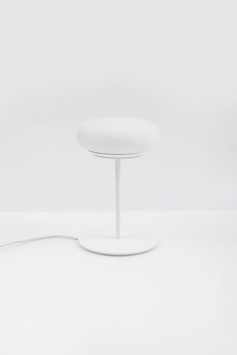 Danese Milano Настольная лампа из опалового стекла и окрашенного металла Itka sun-id-1399104 - Вид №4