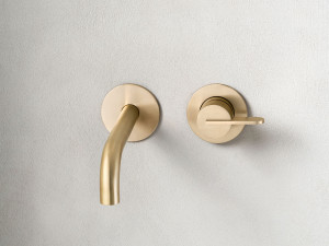 Настенный однорычажный смеситель для раковины с 2 отверстиями