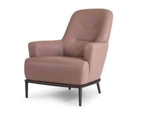 Кожаное кресло с подлокотниками