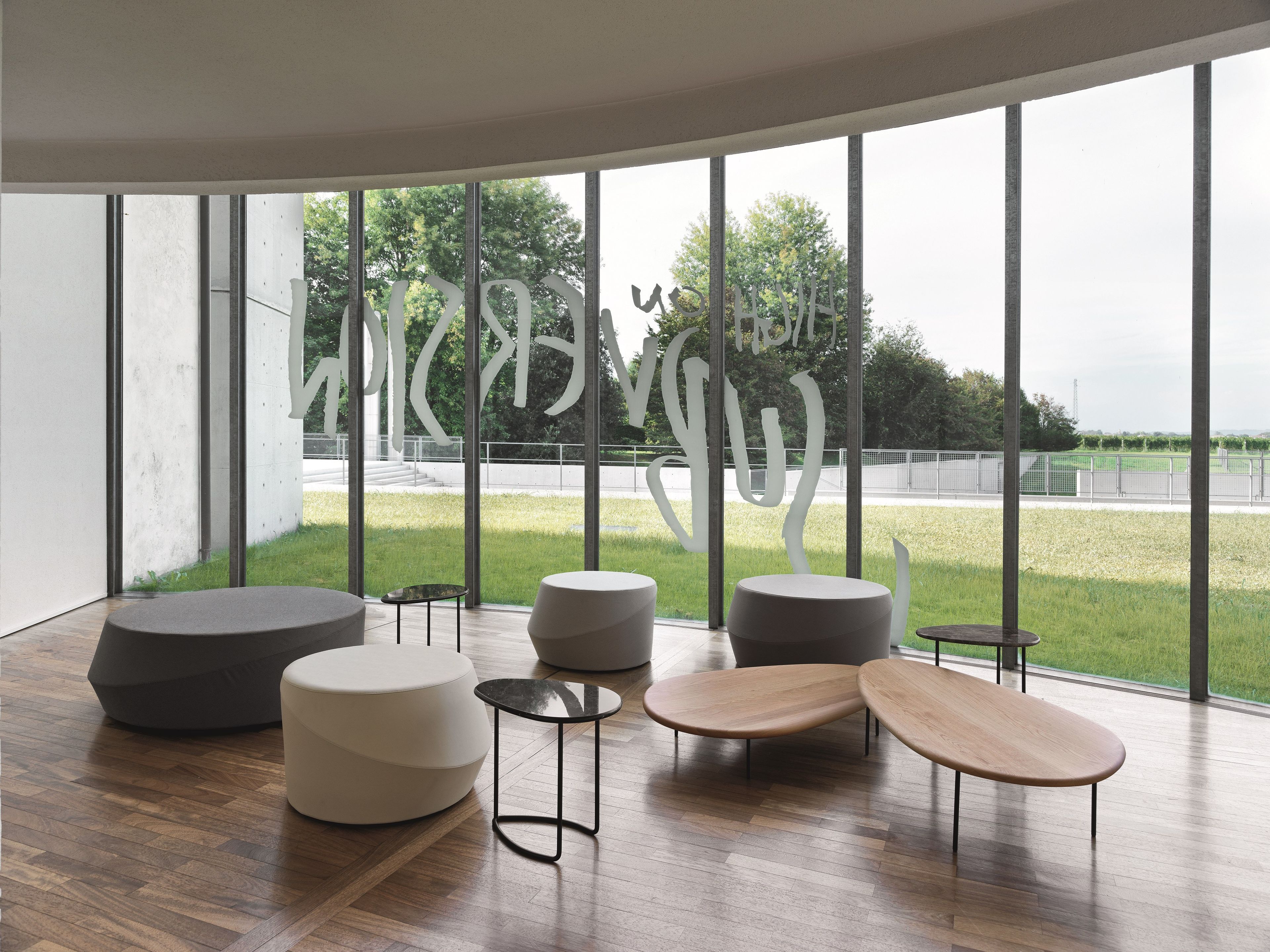 Журнальный столик из массива дерева Casamania & Horm ARCH-00045176 - Вид №2