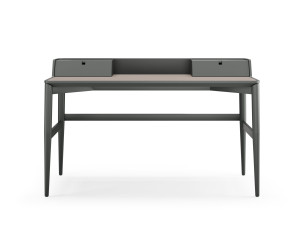 Деревянный письменный стол