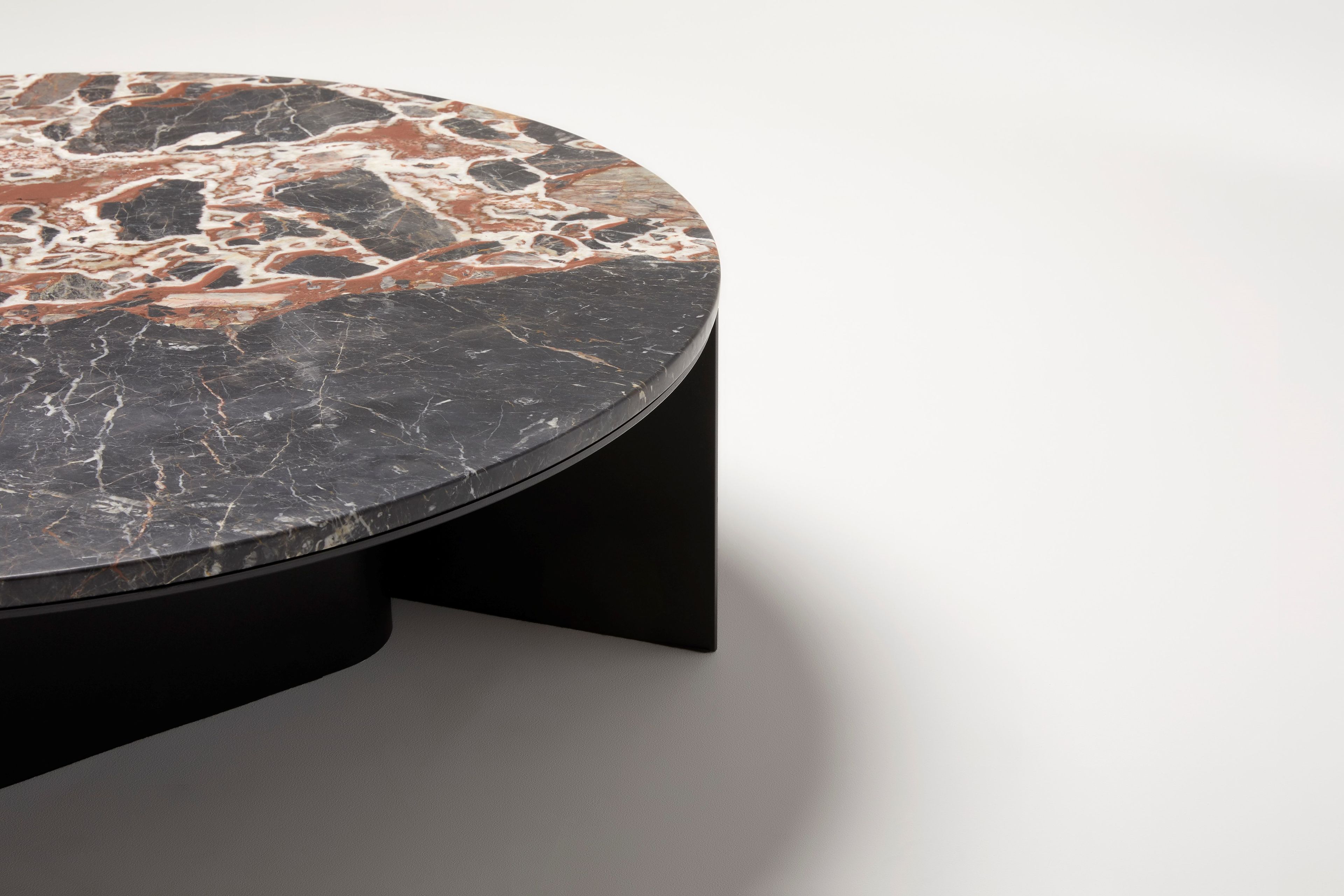 Алюминиевый низкий круглый журнальный столик с мраморной столешницей Ross Gardam ARCH-00054369 - Вид №10