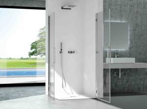Алюминиевая и стеклянная душевая кабина с распашной дверью