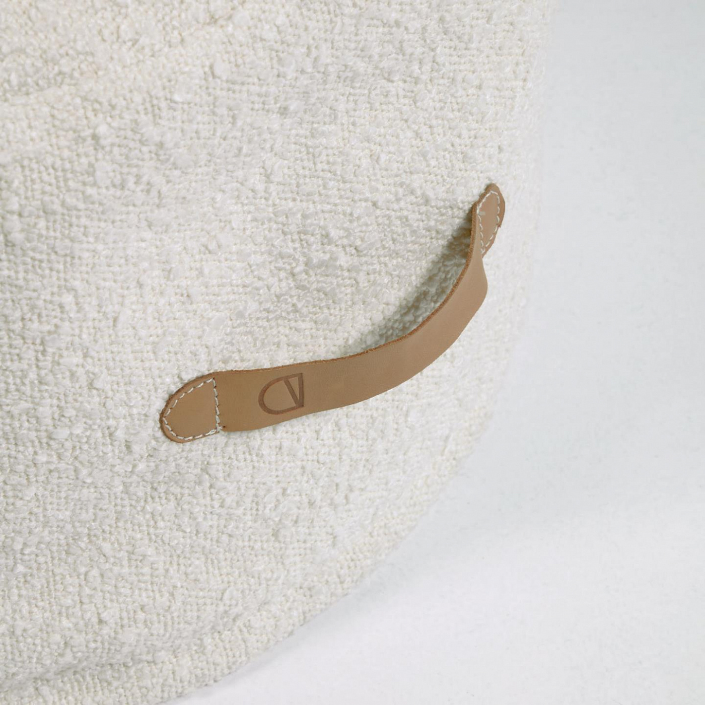 096375 Пуф из овчины белый, Ø 50 см La Forma Adara - Вид №1