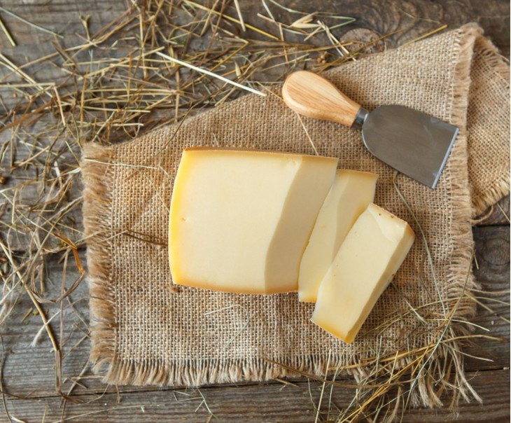 1451 Сыр "Колмогоровский" Вкусляндия 