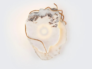 Аппликация ручной работы из камня и бронзы