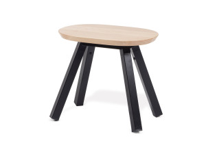 Низкий табурет из дуба с окрашенной стальной основой