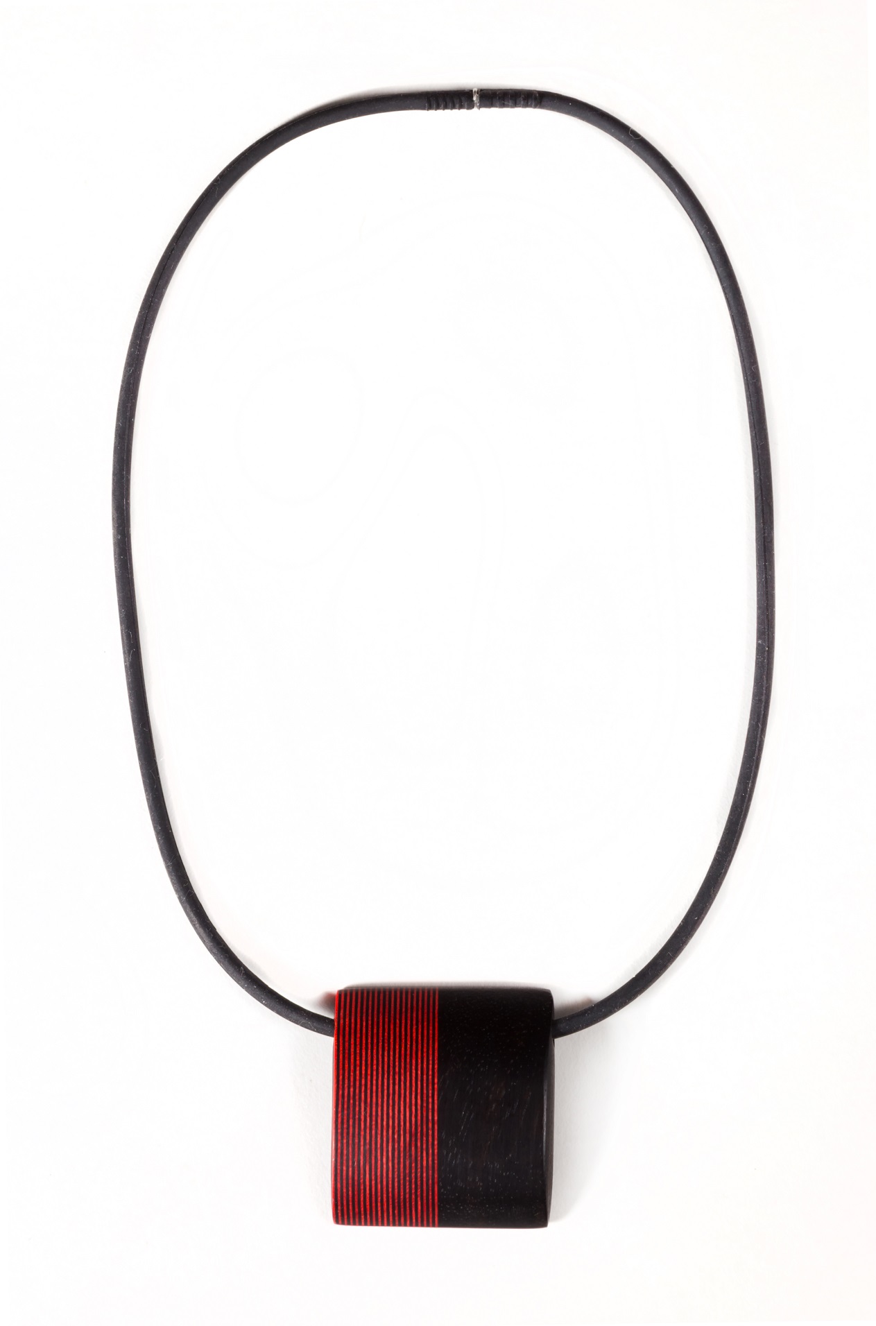 LR35 Колье-кулон, клен, эбеновое дерево Larondelle Santreyd 