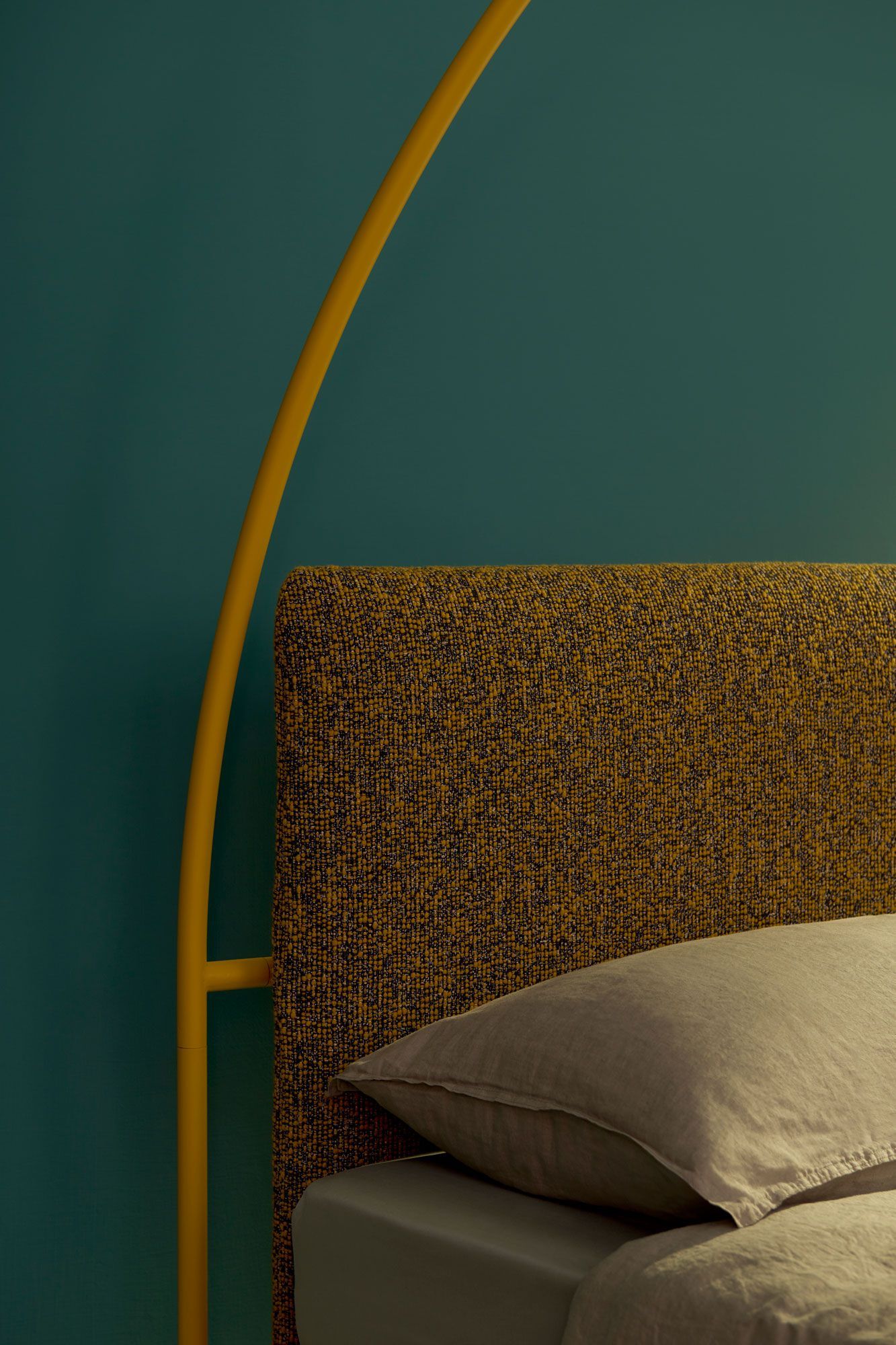 Двуспальная кровать из кованого железа с мягким изголовьем Lispi VOLTA ARCH-00075822 - Вид №1