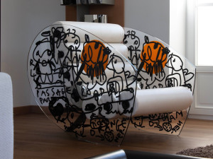 Кресло с подлокотниками