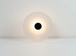 Milan Iluminacion Настольная светодиодная лампа из сатинированного стекла Halos 6781