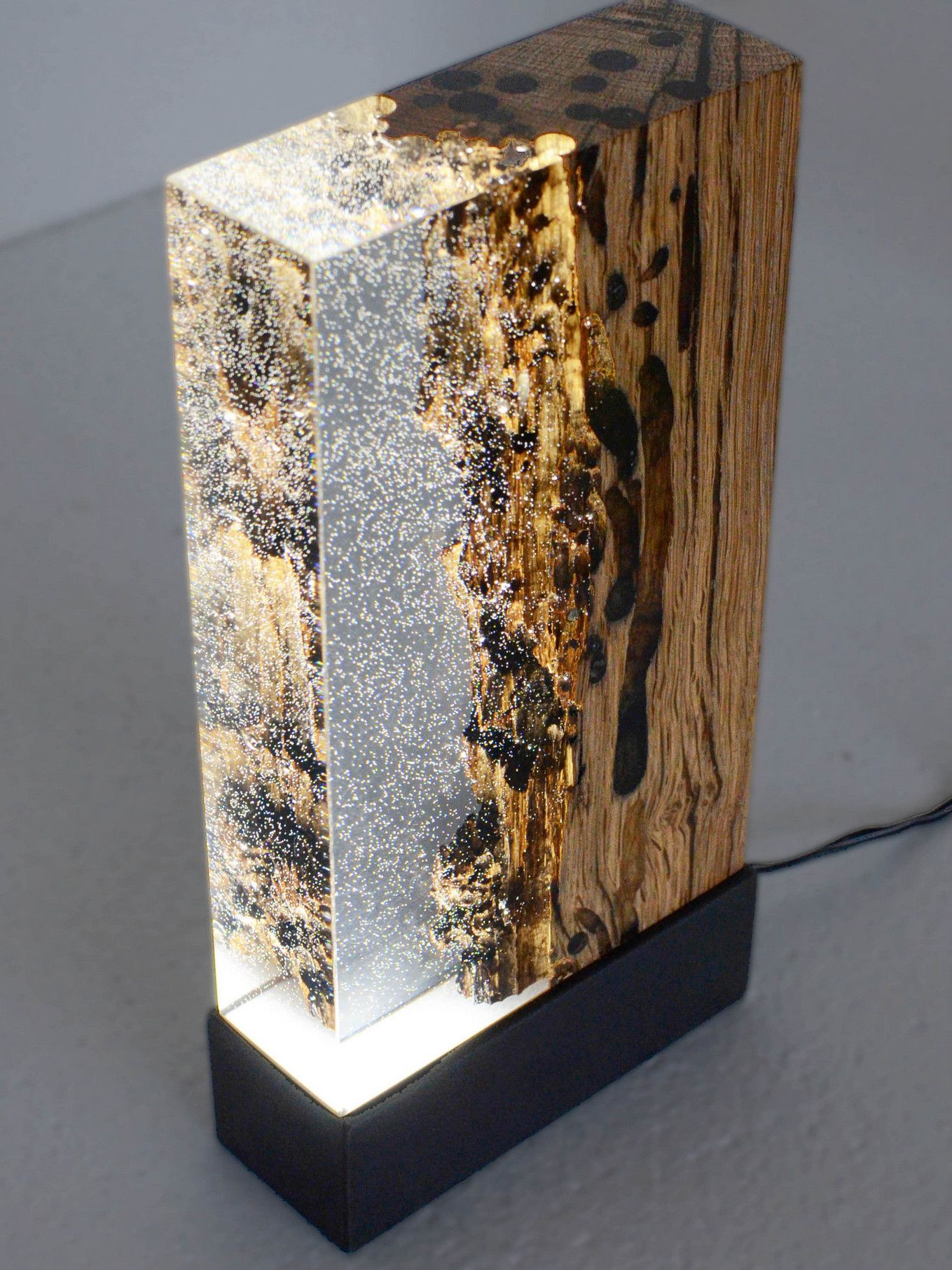 Светодиодная настольная лампа из дуба и смолы alcarol Bricola ARCH-00130784 - Вид №6