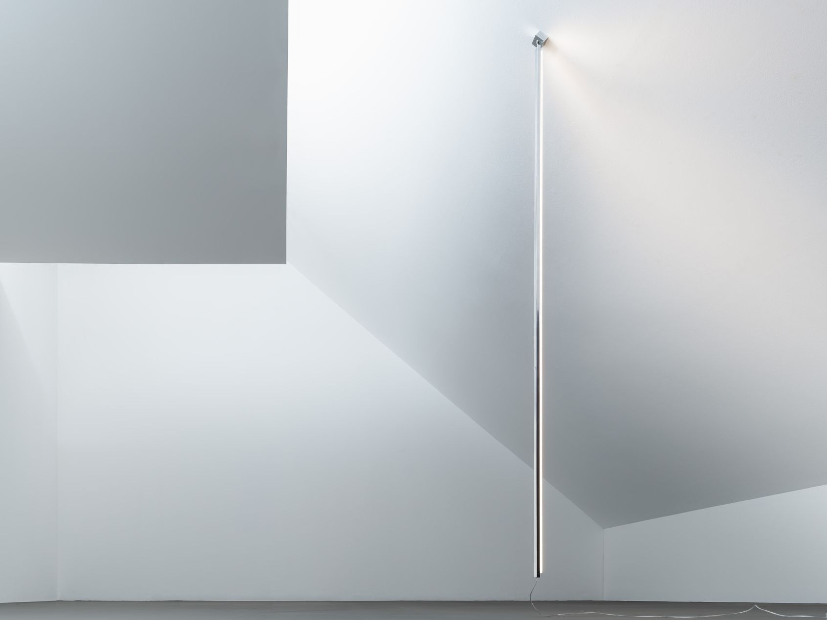 Алюминиевый и PMMA светодиодный подвесной светильник с розеткой Stilnovo Xilema ARCH-00106904