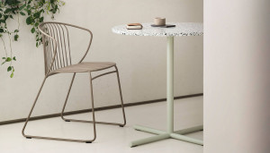 Металлический стул для сада