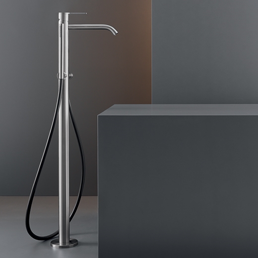 Свободно стоящий смеситель для ванны H. 855 мм с цилиндрическая ручной душ диаметром 18 м т  INV61 CEADESIGN  - Вид №1