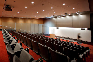 FSRT678 Система облицовки стен Levele с плавающими панелями из нержавеющей стали с льняной отделкой в ​​биомедицинском центре университета чикаго, чикаго, иллинойс Forms-surfaces