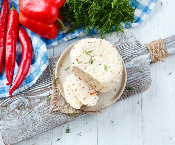 3902 Сыр рассольный "С мятой, паприкой и чили" свежий Вкусляндия 