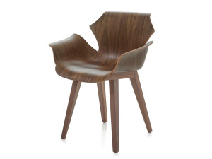 Деревянный стул с подлокотниками