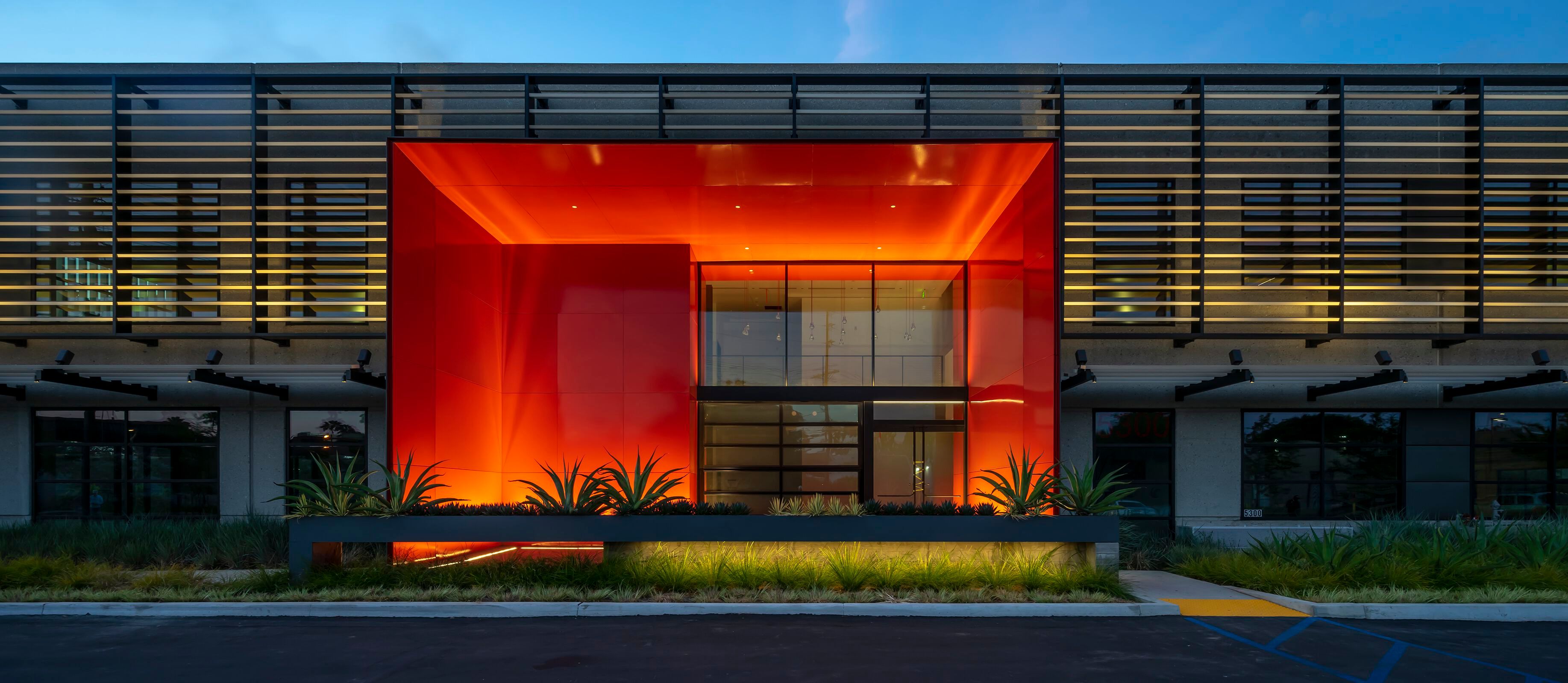 Светодиодный встраиваемый регулируемый линейный профиль освещения TARGETTI Jedi ARCH-00089414 - Вид №1