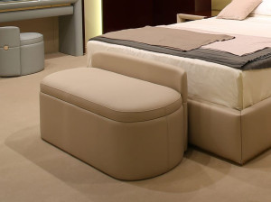 Кожаная мягкая скамья