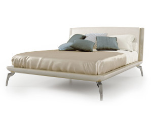 Деревянная двуспальная кровать