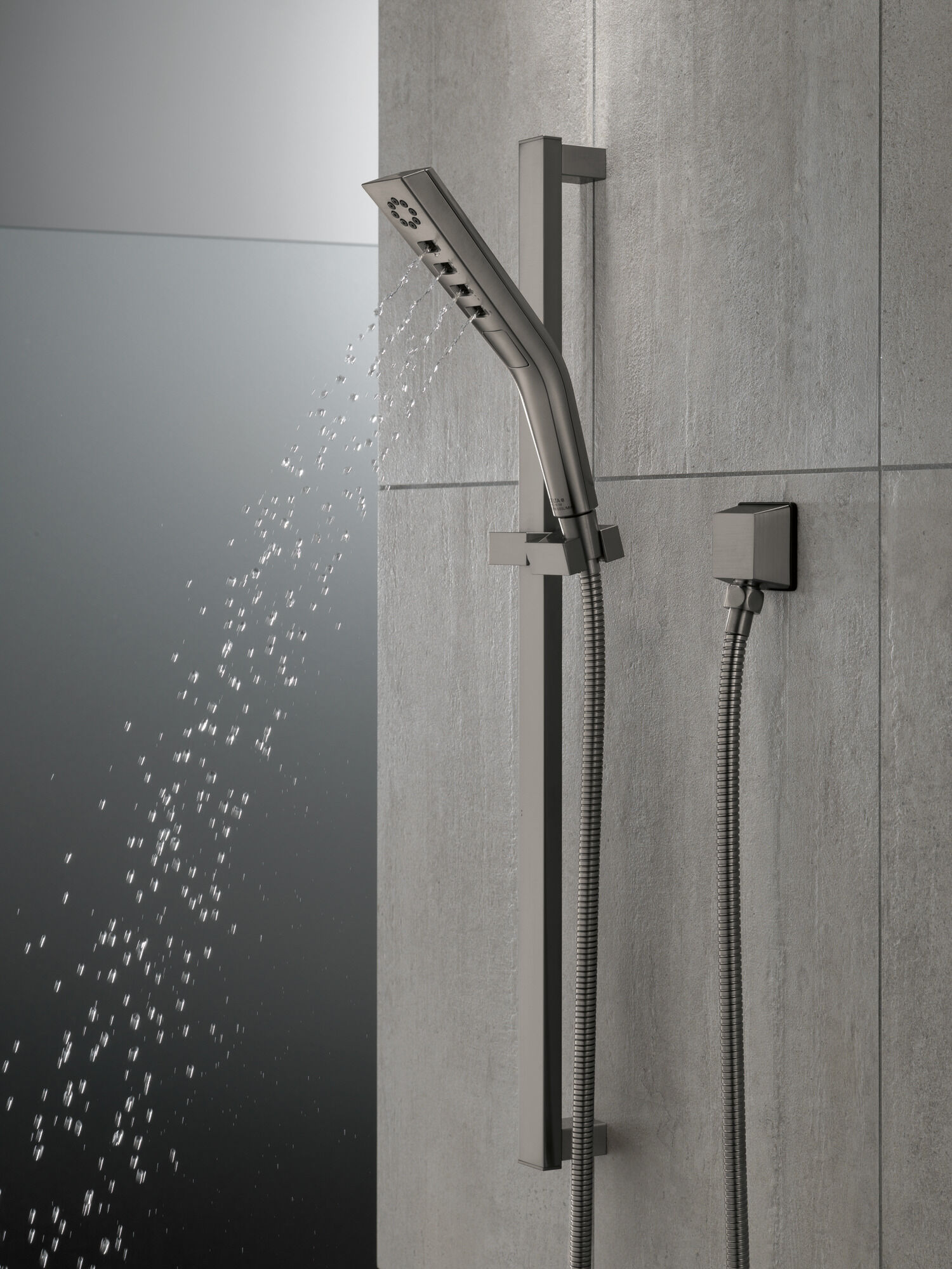51799-KS H2Okinetic® Ручной душ со скользящей штангой с 3 настройками Delta Faucet Universal Showering Черный нержавеющий  - Вид №3