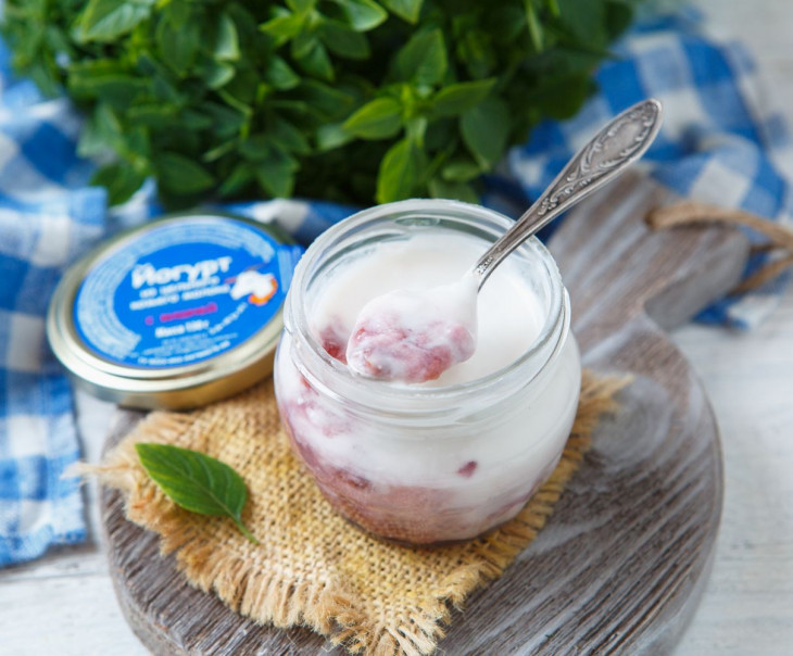 468 Йогурт из козьего молока с вишней 2,8-5,5% Вкусляндия 