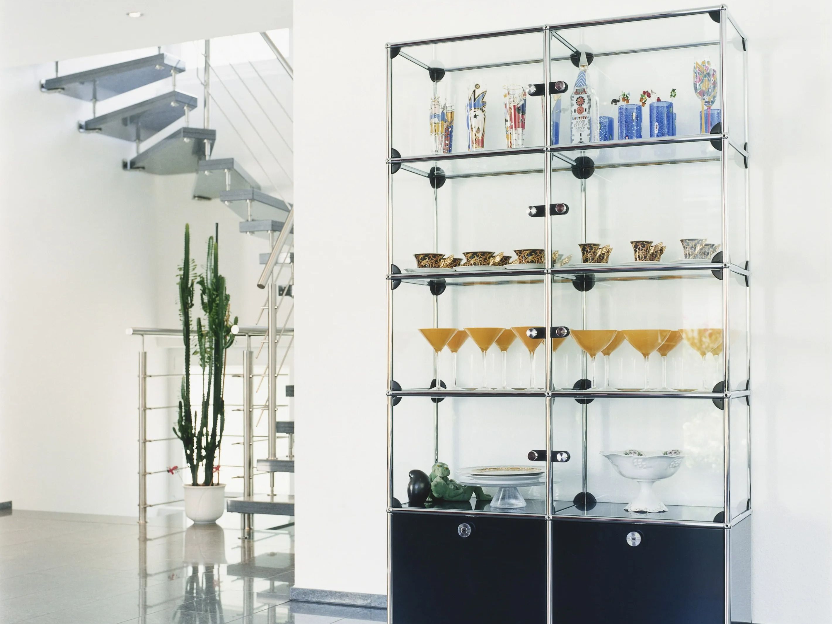 Секционный книжный шкаф из стали и стекла USM USM Haller System ARCH-00032899 - Вид №2