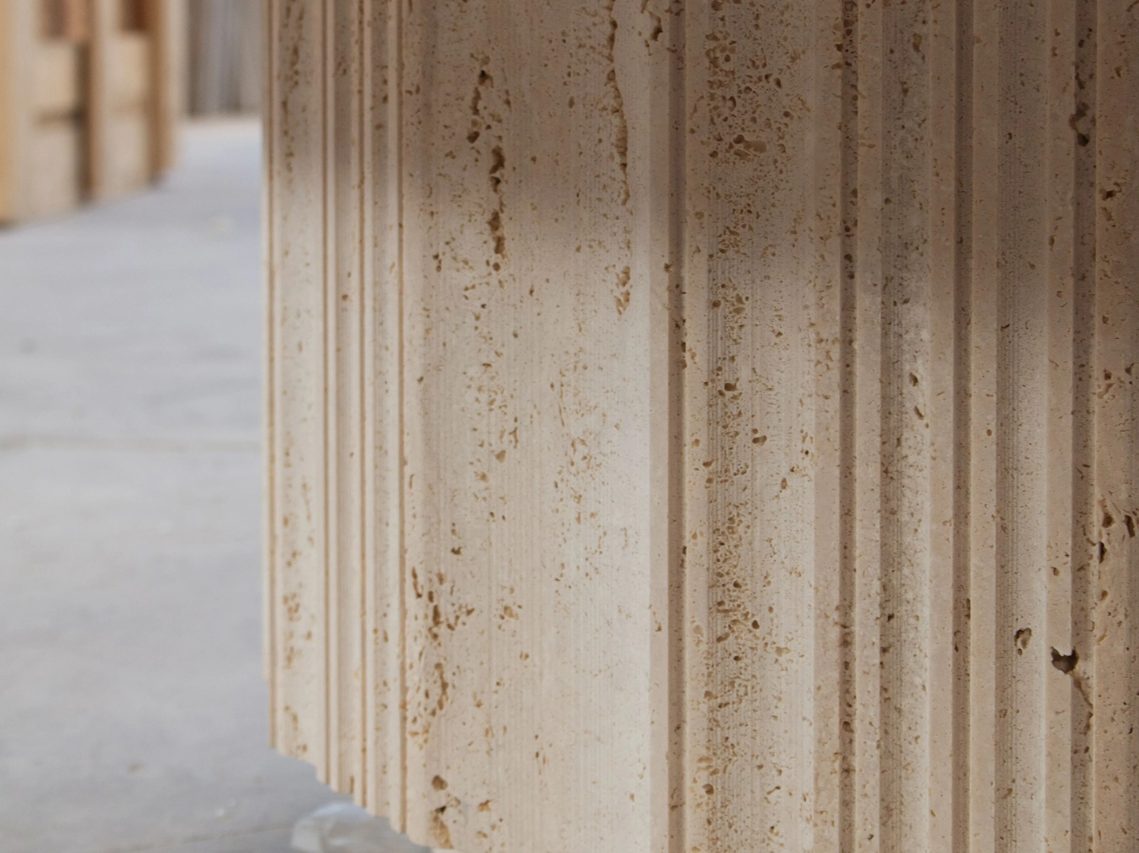 Травертин круглый низкий журнальный столик Davani Purity ARCH-00088427 - Вид №14